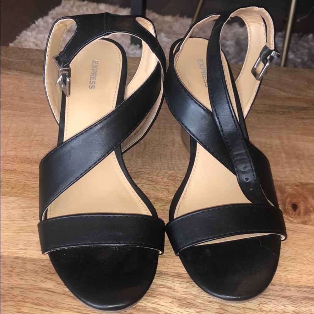 Black wedges